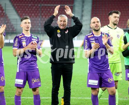 Fussball Bundesliga. SK Austria Klagenfurt gegen WSG Tirol.  Jubel Till Sebastian Schumacher, Trainer Peter Pacult, Rico Benatelli  (Klagenfurt).  Klagenfurt, am 28.10.2023.
Foto: Kuess
www.qspictures.net
---
pressefotos, pressefotografie, kuess, qs, qspictures, sport, bild, bilder, bilddatenbank