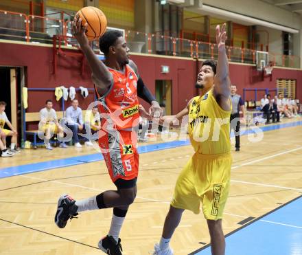 Basketball  2023/2024. Basketball Austria Cup.  Woerthersee Piraten gegen Traiskirchen Lions.  Marcus Holyfield (Piraten),  Davon Clare (Traiskirchen). Klagenfurt, am 28.10.2023.
Foto: Kuess
www.qspictures.net
---
pressefotos, pressefotografie, kuess, qs, qspictures, sport, bild, bilder, bilddatenbank