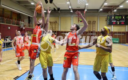 Basketball  2023/2024. Basketball Austria Cup.  Woerthersee Piraten gegen Traiskirchen Lions.  Andreas Nuck (Piraten), Jonas Winkler,  Maximilian Schuecker (Traiskirchen). Klagenfurt, am 28.10.2023.
Foto: Kuess
www.qspictures.net
---
pressefotos, pressefotografie, kuess, qs, qspictures, sport, bild, bilder, bilddatenbank