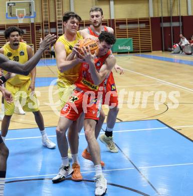 Basketball  2023/2024. Basketball Austria Cup.  Woerthersee Piraten gegen Traiskirchen Lions.  Alexander Pirker (Piraten),  Nils Kuehteubl (Traiskirchen). Klagenfurt, am 28.10.2023.
Foto: Kuess
www.qspictures.net
---
pressefotos, pressefotografie, kuess, qs, qspictures, sport, bild, bilder, bilddatenbank