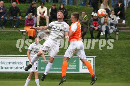 Fussball. Kaerntner Liga. Koettmannsdorf gegen Donau.  Nace Erzen  (Koettmanndorf),    Senad Huseinbasic (Donau). Koettmannsdorf, 29.10.2023.
Foto: Kuess
www.qspictures.net
---
pressefotos, pressefotografie, kuess, qs, qspictures, sport, bild, bilder, bilddatenbank