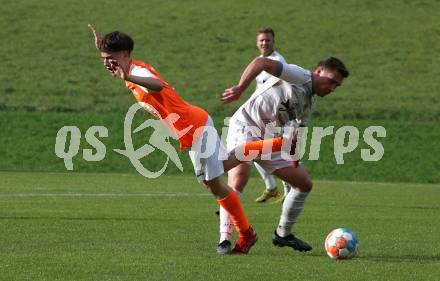 Fussball. Kaerntner Liga. Koettmannsdorf gegen Donau.  Ziga Erzen  (Koettmanndorf),  Maximilian Trappitsch  (Donau). Koettmannsdorf, 29.10.2023.
Foto: Kuess
www.qspictures.net
---
pressefotos, pressefotografie, kuess, qs, qspictures, sport, bild, bilder, bilddatenbank