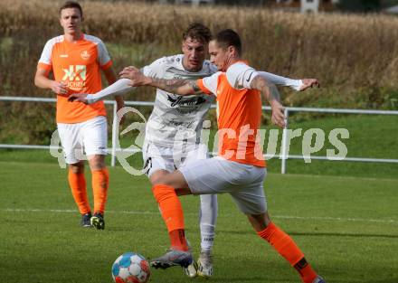 Fussball. Kaerntner Liga. Koettmannsdorf gegen Donau.   Armin Ljubijankic (Koettmanndorf),  Sebastian Michael Layroutz (Donau). Koettmannsdorf, 29.10.2023.
Foto: Kuess
www.qspictures.net
---
pressefotos, pressefotografie, kuess, qs, qspictures, sport, bild, bilder, bilddatenbank