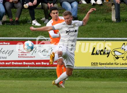 Fussball. Kaerntner Liga. Koettmannsdorf gegen Donau.   Michael Jakopitsch (Koettmanndorf),   Damjan Jovanovic (Donau). Koettmannsdorf, 29.10.2023.
Foto: Kuess
www.qspictures.net
---
pressefotos, pressefotografie, kuess, qs, qspictures, sport, bild, bilder, bilddatenbank