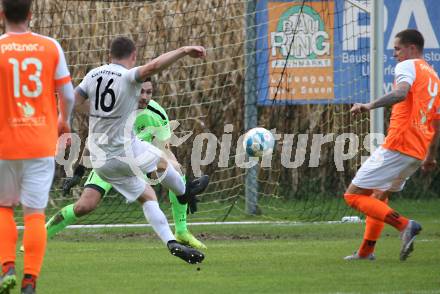 Fussball. Kaerntner Liga. Koettmannsdorf gegen Donau.  Nace Erzen  (Koettmanndorf),    Aljaz Cotman, Sebastian Michael Layroutz (Donau). Koettmannsdorf, 29.10.2023.
Foto: Kuess
www.qspictures.net
---
pressefotos, pressefotografie, kuess, qs, qspictures, sport, bild, bilder, bilddatenbank