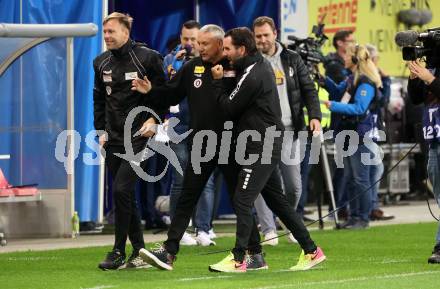 Fussball Bundesliga. SK Austria Klagenfurt gegen WSG Tirol.   Co-Trainer Martin Lassnig, Trainer Peter Pacult, Sandro Zakany (Klagenfurt).  Klagenfurt, am 28.10.2023.
Foto: Kuess
www.qspictures.net
---
pressefotos, pressefotografie, kuess, qs, qspictures, sport, bild, bilder, bilddatenbank