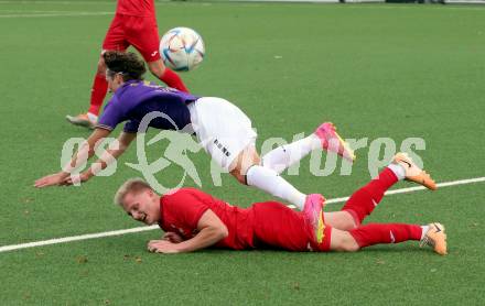 Fussball Kaerntner Liga. SK Austria Klagenfurt gegen SAK. Tristan Schoppitsch, (Austria Klagenfurt),  toni Dullnig   (SAK). Klagenfurt, am 28.10.2023.
Foto: Kuess
---
pressefotos, pressefotografie, kuess, qs, qspictures, sport, bild, bilder, bilddatenbank