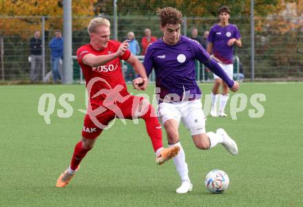 Fussball Kaerntner Liga. SK Austria Klagenfurt gegen SAK. Marius Maierhofer, (Austria Klagenfurt),  Toni Dullnig   (SAK). Klagenfurt, am 28.10.2023.
Foto: Kuess
---
pressefotos, pressefotografie, kuess, qs, qspictures, sport, bild, bilder, bilddatenbank