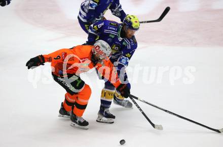 EBEL. Eishockey Bundesliga. EC VSV gegen Moser Medical Graz99ers.  Kevin Hancock,  (VSV),   Taylor Matson (Graz). Villach, am 3.11.2023
Foto: Kuess
www.qspictures.net
---
pressefotos, pressefotografie, kuess, qs, qspictures, sport, bild, bilder, bilddatenbank