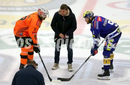 EBEL. Eishockey Bundesliga. EC VSV gegen Moser Medical Graz99ers.  Taylor Watson, (Graz), Dietmar Riegler, Alexander Rauchenwald (VSV). Villach, am 3.11.2023
Foto: Kuess
www.qspictures.net
---
pressefotos, pressefotografie, kuess, qs, qspictures, sport, bild, bilder, bilddatenbank