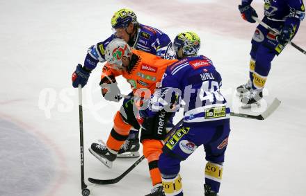 EBEL. Eishockey Bundesliga. EC VSV gegen Moser Medical Graz99ers.  Philipp Lindner, Alex Wall, (VSV),  Michael Schiechl  (Graz). Villach, am 3.11.2023
Foto: Kuess
www.qspictures.net
---
pressefotos, pressefotografie, kuess, qs, qspictures, sport, bild, bilder, bilddatenbank