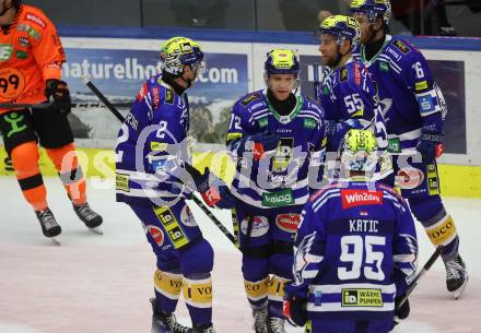 EBEL. Eishockey Bundesliga. EC VSV gegen Moser Medical Graz99ers.  Torjubel Dylan Macpherson, John Hughes, Kevin Hancock, Robert Sabolic (VSV). Villach, am 3.11.2023
Foto: Kuess
www.qspictures.net
---
pressefotos, pressefotografie, kuess, qs, qspictures, sport, bild, bilder, bilddatenbank