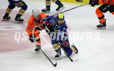 EBEL. Eishockey Bundesliga. EC VSV gegen Moser Medical Graz99ers. Kevin Hancock,   (VSV),   Axel Wemmenborn (Graz). Villach, am 3.11.2023
Foto: Kuess
www.qspictures.net
---
pressefotos, pressefotografie, kuess, qs, qspictures, sport, bild, bilder, bilddatenbank