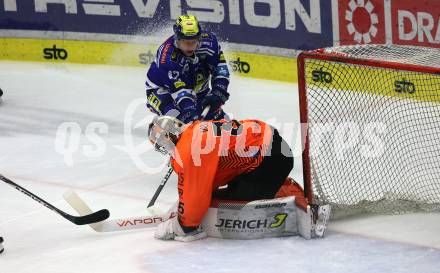 EBEL. Eishockey Bundesliga. EC VSV gegen Moser Medical Graz99ers. Benjamin Lanzinger,   (VSV),   Lars Volden (Graz). Villach, am 3.11.2023
Foto: Kuess
www.qspictures.net
---
pressefotos, pressefotografie, kuess, qs, qspictures, sport, bild, bilder, bilddatenbank