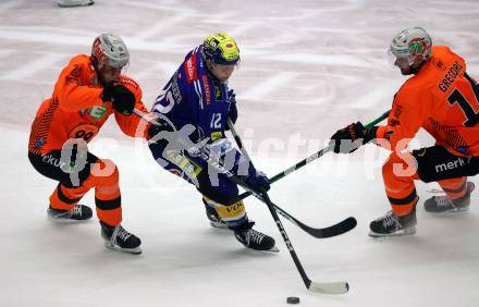 EBEL. Eishockey Bundesliga. EC VSV gegen Moser Medical Graz99ers.  Benjamin Lanzinger,  (VSV),  Axel Wemmenborn, Blaz Gregorc (Graz). Villach, am 3.11.2023
Foto: Kuess
www.qspictures.net
---
pressefotos, pressefotografie, kuess, qs, qspictures, sport, bild, bilder, bilddatenbank