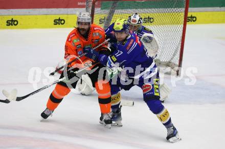 EBEL. Eishockey Bundesliga. EC VSV gegen Moser Medical Graz99ers.  Arturs Kulda, (VSV),   Taylor Matson  (Graz). Villach, am 3.11.2023
Foto: Kuess
www.qspictures.net
---
pressefotos, pressefotografie, kuess, qs, qspictures, sport, bild, bilder, bilddatenbank