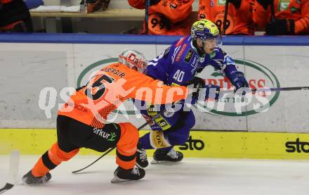 EBEL. Eishockey Bundesliga. EC VSV gegen Moser Medical Graz99ers. Elias Jeronimo Wallenta,   (VSV),  Michael Kernberger (Graz). Villach, am 3.11.2023
Foto: Kuess
www.qspictures.net
---
pressefotos, pressefotografie, kuess, qs, qspictures, sport, bild, bilder, bilddatenbank