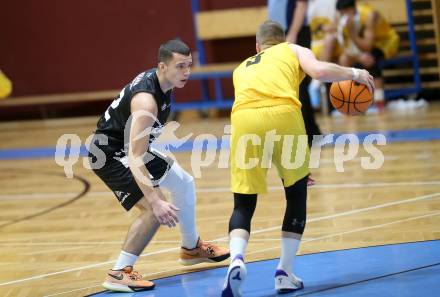 Basketball 2. Liga 2023/2024. Grunddurchgang 5. Runde.  Woerthersee Piraten gegen Guessing Blackbirds. Denis Zukovic   (Piraten),  Jernej Andolsek Heine (Guessing). Klagenfurt, am 4.11.2023.
Foto: Kuess
www.qspictures.net
---
pressefotos, pressefotografie, kuess, qs, qspictures, sport, bild, bilder, bilddatenbank