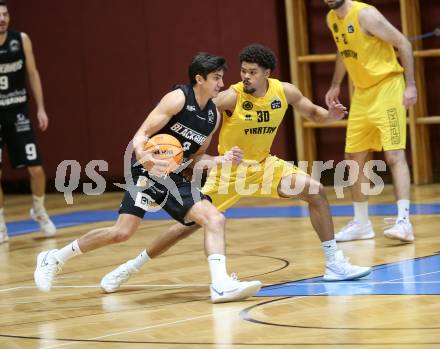 Basketball 2. Liga 2023/2024. Grunddurchgang 5. Runde.  Woerthersee Piraten gegen Guessing Blackbirds. Marcus Holyfield  (Piraten), Bernhard Koch  (Guessing). Klagenfurt, am 4.11.2023.
Foto: Kuess
www.qspictures.net
---
pressefotos, pressefotografie, kuess, qs, qspictures, sport, bild, bilder, bilddatenbank