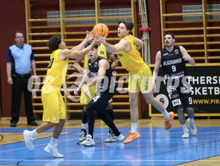 Basketball 2. Liga 2023/2024. Grunddurchgang 5. Runde.  Woerthersee Piraten gegen Guessing Blackbirds.  Marcus Holyfield, Alexander Pirker (Piraten),  Christoph Astl , Thomas Linzer (Guessing). Klagenfurt, am 4.11.2023.
Foto: Kuess
www.qspictures.net
---
pressefotos, pressefotografie, kuess, qs, qspictures, sport, bild, bilder, bilddatenbank