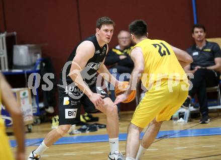 Basketball 2. Liga 2023/2024. Grunddurchgang 5. Runde.  Woerthersee Piraten gegen Guessing Blackbirds.  Marin Sliskovic (Piraten),  Sebastian Koch  (Guessing). Klagenfurt, am 4.11.2023.
Foto: Kuess
www.qspictures.net
---
pressefotos, pressefotografie, kuess, qs, qspictures, sport, bild, bilder, bilddatenbank