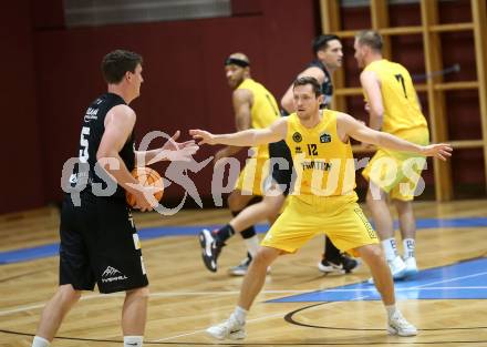 Basketball 2. Liga 2023/2024. Grunddurchgang 5. Runde.  Woerthersee Piraten gegen Guessing Blackbirds.  Jan-Arne Apschner (Piraten), Sebastian Koch  (Guessing). Klagenfurt, am 4.11.2023.
Foto: Kuess
www.qspictures.net
---
pressefotos, pressefotografie, kuess, qs, qspictures, sport, bild, bilder, bilddatenbank