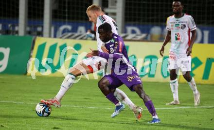 Fussball Bundesliga. WAC gegen SK Austria Klagenfurt.  Jonathan Scherzer  (WAC),   Solomon Bonnah (Klagenfurt).  Wolfsberg, am 4.11.2023.
Foto: Kuess
www.qspictures.net
---
pressefotos, pressefotografie, kuess, qs, qspictures, sport, bild, bilder, bilddatenbank