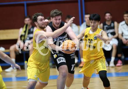 Basketball 2. Liga 2023/2024. Grunddurchgang 5. Runde.  Woerthersee Piraten gegen Guessing Blackbirds.  Andreas Nuck, Levin Hu (Piraten),  Albin Balic (Guessing). Klagenfurt, am 4.11.2023.
Foto: Kuess
www.qspictures.net
---
pressefotos, pressefotografie, kuess, qs, qspictures, sport, bild, bilder, bilddatenbank