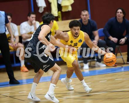 Basketball 2. Liga 2023/2024. Grunddurchgang 5. Runde.  Woerthersee Piraten gegen Guessing Blackbirds. Marcus Holyfield  (Piraten),  Bernhard Koch,  (Guessing). Klagenfurt, am 4.11.2023.
Foto: Kuess
www.qspictures.net
---
pressefotos, pressefotografie, kuess, qs, qspictures, sport, bild, bilder, bilddatenbank