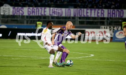 Fussball Bundesliga. WAC gegen SK Austria Klagenfurt.  Mohamed Bamba  (WAC),  Nicolas Wimmer (Klagenfurt).  Wolfsberg, am 4.11.2023.
Foto: Kuess
www.qspictures.net
---
pressefotos, pressefotografie, kuess, qs, qspictures, sport, bild, bilder, bilddatenbank