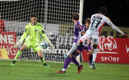 Fussball Bundesliga. WAC gegen SK Austria Klagenfurt.   Thierno Marmadou Lamarana Ballo, (WAC),   Phillip Menzel  (Klagenfurt).  Wolfsberg, am 4.11.2023.
Foto: Kuess
www.qspictures.net
---
pressefotos, pressefotografie, kuess, qs, qspictures, sport, bild, bilder, bilddatenbank