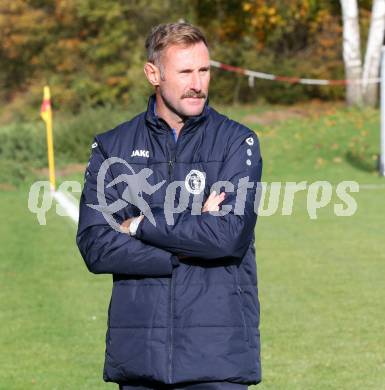 Fussball Unterliga Ost. Maria Saal gegen Annabichler SV.   Trainer Florian Oberrisser (ASV). Maria Saal, am 4.11.2023.
Foto: Kuess
www.qspictures.net
---
pressefotos, pressefotografie, kuess, qs, qspictures, sport, bild, bilder, bilddatenbank