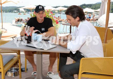 Fussball. Interview Martin HInteregger. Martin Hinteregger, Claudio Trevisan. Velden, am 10.7.2023.
Foto: Kuess



---
pressefotos, pressefotografie, kuess, qs, qspictures, sport, bild, bilder, bilddatenbank