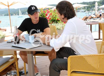 Fussball. Interview Martin HInteregger. Martin Hinteregger, Claudio Trevisan. Velden, am 10.7.2023.
Foto: Kuess



---
pressefotos, pressefotografie, kuess, qs, qspictures, sport, bild, bilder, bilddatenbank