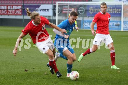 Fussball Laenderspiel Amateure. Oesterreich gegen Slowenien.  Felix Schoech, (AUT),  Nejc Doplihar  (SLO). Klagenfurt, am 26.11.2023.
Foto: Kuess
www.qspictures.net
---
pressefotos, pressefotografie, kuess, qs, qspictures, sport, bild, bilder, bilddatenbank