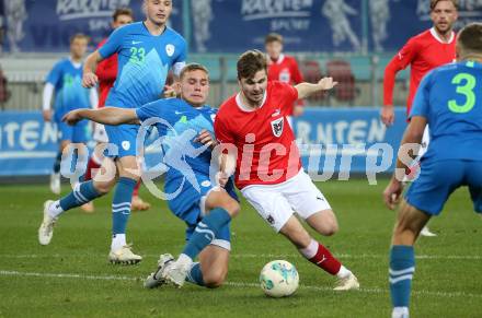 Fussball Laenderspiel Amateure. Oesterreich gegen Slowenien.  Jan-Niklas Ostermann,  (AUT),   Andraz Lipec (SLO). Klagenfurt, am 26.11.2023.
Foto: Kuess
www.qspictures.net
---
pressefotos, pressefotografie, kuess, qs, qspictures, sport, bild, bilder, bilddatenbank