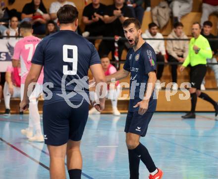 Futsal. Carinthia Flamengo Futsal Club gegen LPSV-Kaernten.  Torjubel Dino Matoruga, Samir Nuhanovic  (LPSV). Klagenfurt, 26.11.2023.
Foto: Kuess
www.qspictures.net
---
pressefotos, pressefotografie, kuess, qs, qspictures, sport, bild, bilder, bilddatenbank