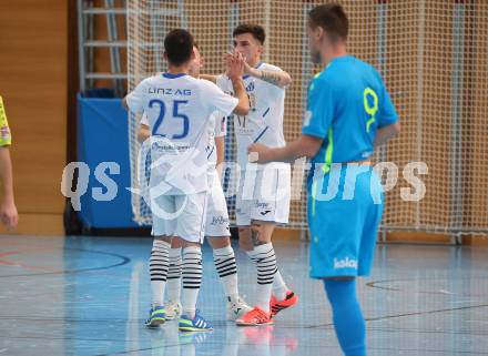 Futsal. FUTSAL versli.at Klagenfurt gegen FC Diamant Linz.  Torjubel Edwin Skrgic, Aleksandar Milovanovic (Linz). Klagenfurt, 26.11.2023.
Foto: Kuess
www.qspictures.net
---
pressefotos, pressefotografie, kuess, qs, qspictures, sport, bild, bilder, bilddatenbank