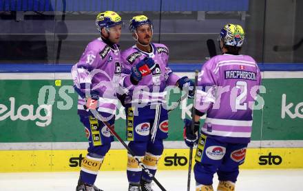 EBEL. Eishockey Bundesliga. EC VSV gegen HK Olimpija Ljubljana.  Torjubel Mark Katic, Anthony Luciani, Dylan Macpherson  (VSV). Villach, am 28.11.2023
Foto: Kuess
www.qspictures.net
---
pressefotos, pressefotografie, kuess, qs, qspictures, sport, bild, bilder, bilddatenbank