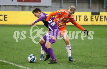 Fussball Bundesliga. SK Austria Klagenfurt gegen TSV Egger Glas Hartberg.  Till Schumacher,  (Klagenfurt),  Christoph Urdl  (Hartberg).  Klagenfurt, am 4.12.2023.
Foto: Kuess
---
pressefotos, pressefotografie, kuess, qs, qspictures, sport, bild, bilder, bilddatenbank