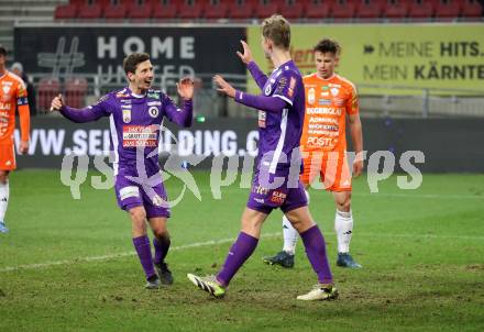 Fussball Bundesliga. SK Austria Klagenfurt gegen TSV Egger Glas Hartberg. Torjubel Till Schumacher, Nicolas Binder  (Klagenfurt).   Klagenfurt, am 4.12.2023.
Foto: Kuess
---
pressefotos, pressefotografie, kuess, qs, qspictures, sport, bild, bilder, bilddatenbank