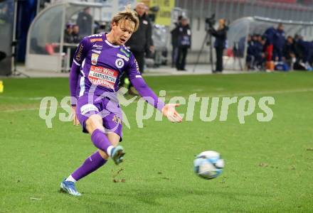 Fussball Bundesliga. SK Austria Klagenfurt gegen TSV Egger Glas Hartberg.  Aaron Sky Schwarz (Klagenfurt).   Klagenfurt, am 4.12.2023.
Foto: Kuess
---
pressefotos, pressefotografie, kuess, qs, qspictures, sport, bild, bilder, bilddatenbank