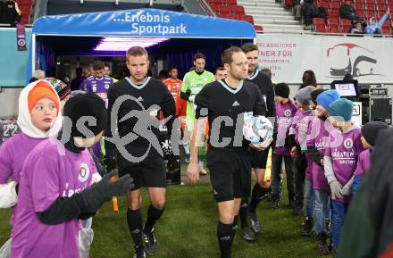 Fussball Bundesliga. SK Austria Klagenfurt gegen TSV Egger Glas Hartberg.  Schiedsrichter Harald Lechner.   Klagenfurt, am 4.12.2023.
Foto: Kuess
---
pressefotos, pressefotografie, kuess, qs, qspictures, sport, bild, bilder, bilddatenbank