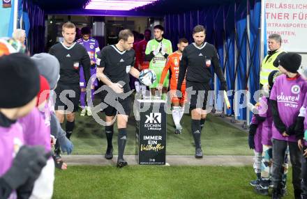 Fussball Bundesliga. SK Austria Klagenfurt gegen TSV Egger Glas Hartberg.  Schiedsrichter Harald Lechner.  Klagenfurt, am 4.12.2023.
Foto: Kuess
---
pressefotos, pressefotografie, kuess, qs, qspictures, sport, bild, bilder, bilddatenbank