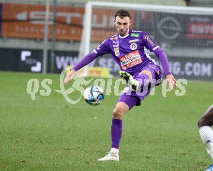 Fussball Bundesliga. SK Austria Klagenfurt gegen TSV Egger Glas Hartberg.  Andrew Irving (Klagenfurt).   Klagenfurt, am 4.12.2023.
Foto: Kuess
---
pressefotos, pressefotografie, kuess, qs, qspictures, sport, bild, bilder, bilddatenbank