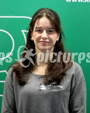 Kaernten Sport. Sportlermeeting. Package Uebergabe.  Elisabeth Golger  (Leichtathletik). Klagenfurt, am 5.12.2023.
Foto: Kuess
---
pressefotos, pressefotografie, kuess, qs, qspictures, sport, bild, bilder, bilddatenbank