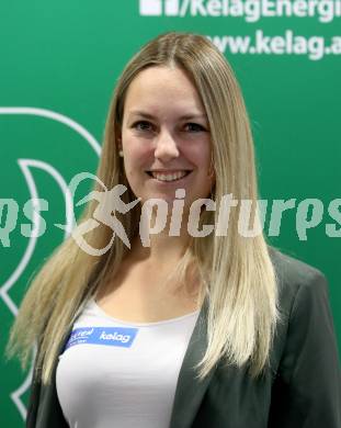 Kaernten Sport. Sportlermeeting. Package Uebergabe.  Andrea Ratzer  (Bogenschiessen). Klagenfurt, am 5.12.2023.
Foto: Kuess
---
pressefotos, pressefotografie, kuess, qs, qspictures, sport, bild, bilder, bilddatenbank