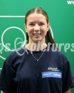 Kaernten Sport. Sportlermeeting. Package Uebergabe. Katharina Hafner   (Wasserski). Klagenfurt, am 5.12.2023.
Foto: Kuess
---
pressefotos, pressefotografie, kuess, qs, qspictures, sport, bild, bilder, bilddatenbank