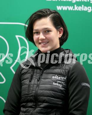 Kaernten Sport. Sportlermeeting. Package Uebergabe.  Carmen Spielberger  (Ski Alpin). Klagenfurt, am 5.12.2023.
Foto: Kuess
---
pressefotos, pressefotografie, kuess, qs, qspictures, sport, bild, bilder, bilddatenbank