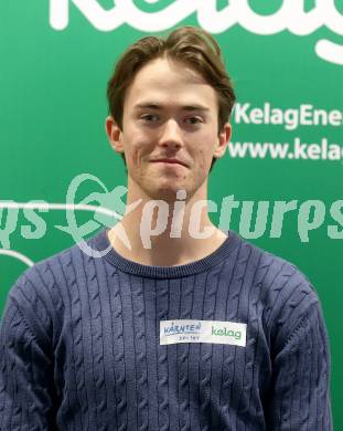 Kaernten Sport. Sportlermeeting. Package Uebergabe.  Lukas Pullnig  (Leichtathletik). Klagenfurt, am 5.12.2023.
Foto: Kuess
---
pressefotos, pressefotografie, kuess, qs, qspictures, sport, bild, bilder, bilddatenbank